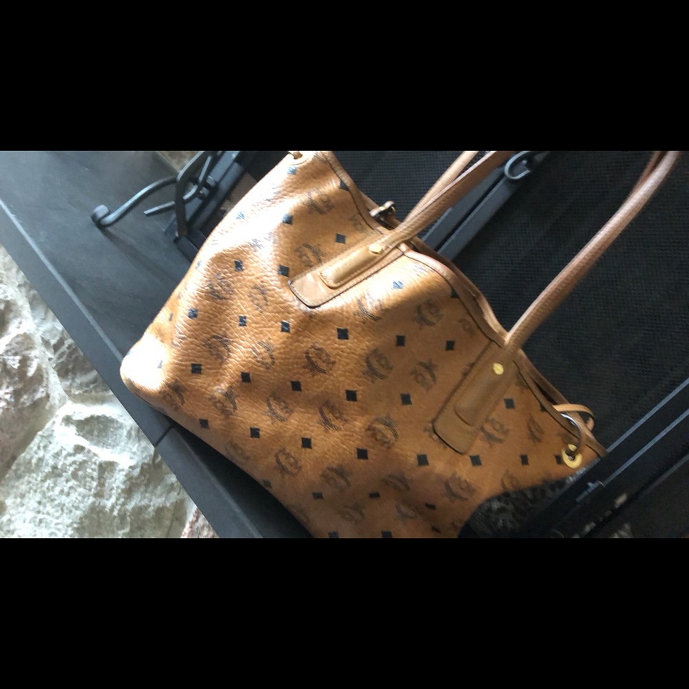 MCM medium brown purse - Picture 3 of 7